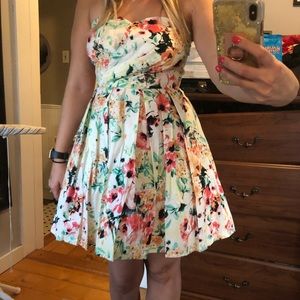 Piper Dresses - Adorable floral sweetheart top dress - sz L Piper Dresses - Adorable floral sweetheart top dress - sz L